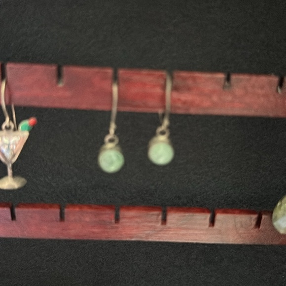 Elegant Green and Gold Earrings - Picture 4 of 7